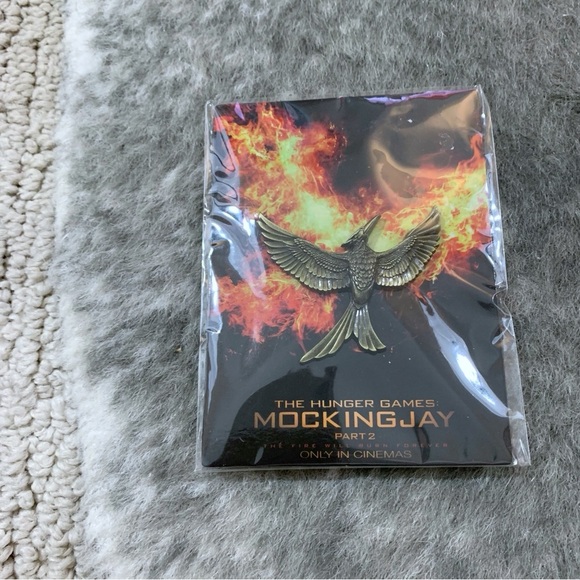NWT The Hunger Games Mockingjay Part 2 Pin - Picture 2 of 7